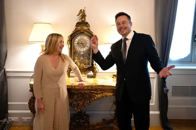 (Meloni con Musk a palazzo Chigi questa estate. Foto Ansa)