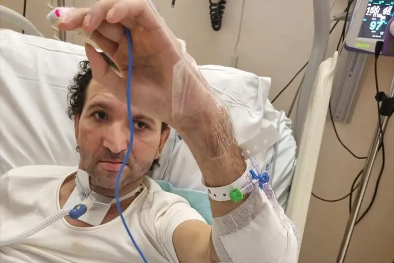 Hasib ancora in ospedale dopo diverse settimane di coma dopo l'irruzione della polizia