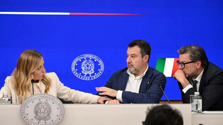 «Pensiamo ai giovani»: ma il governo vara mance e misure spot
