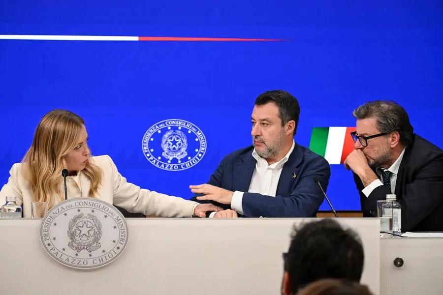 «Pensiamo ai giovani»: ma il governo vara mance e misure spot