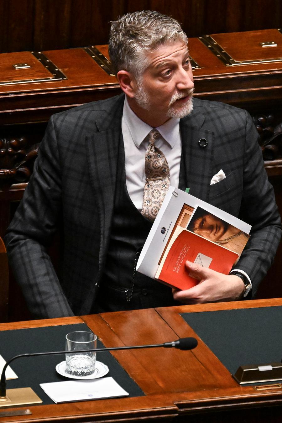 FdI soffre, ma Giuli va avanti e pensa anche al dopo Meloni