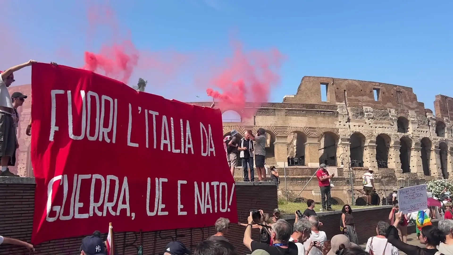 Roma, voci dal corteo contro il riarmo: 