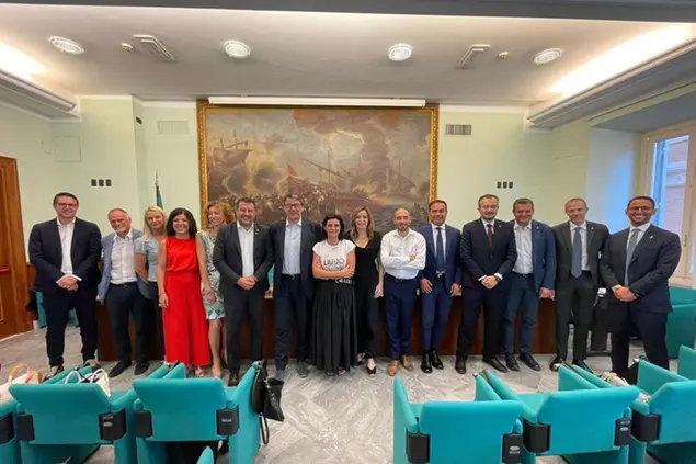 La foto divulgata dopo l'incontro di Salvini con sottosegretari e ministri