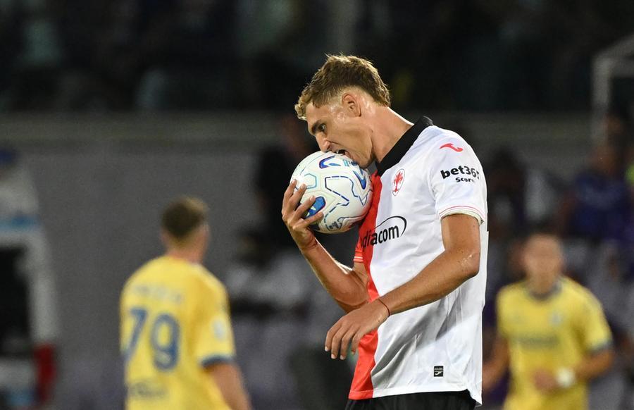 Squadra viola in subbuglio dopo un mercato caotico e un esonero, Vanoli torna al comando