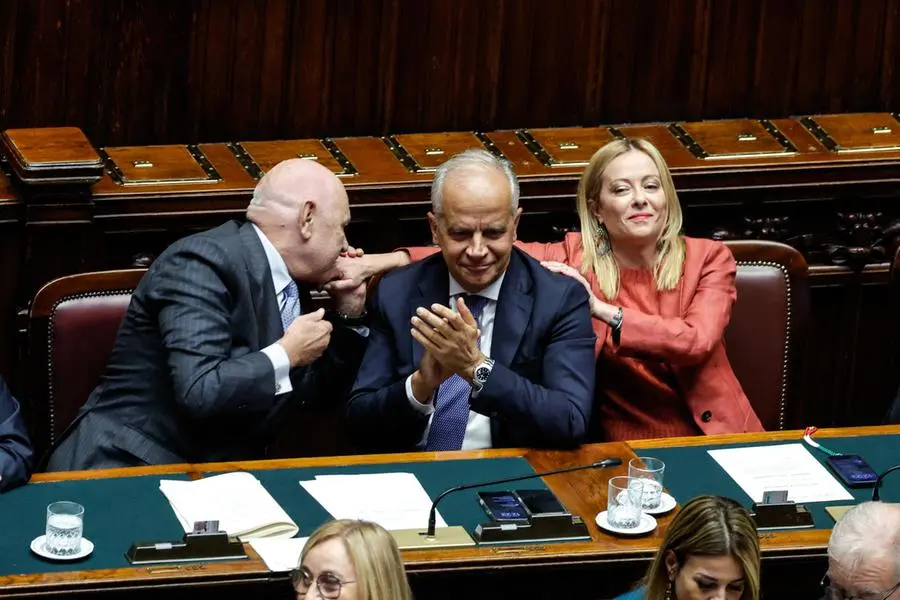 il ministro della Giustizia Carlo Nordio, il ministro dell'Interno Matteo Piantedosi e la presidente del Consiglio Giorgia Meloni alla Camera durante l’esame della relazione della Giunta per le autorizzazioni sulla domanda di autorizzazione a procedere in giudizio per il caso Almasri