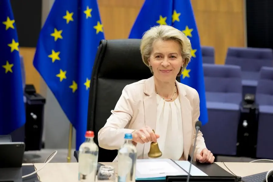 European Commission President Ursula von der Leyen rings a bell to signify the start of the weekly college of commissioners meeting at EU headquarters in Brussels on Wednesday, Jan. 25, 2023. (AP Photo/Virginia Mayo) Associated Press/LaPresse Only Italy and Spain