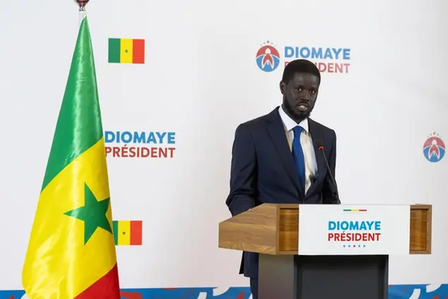 Il nuovo presidente del Senegal, Bassirou Diomaye Faye (foto Epa/Jerome Favre via Ansa)