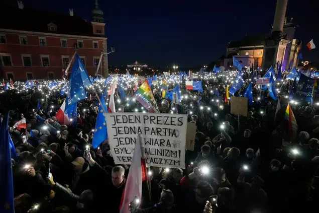 (La manifestazione europeista a Varsavia. Foto AP)