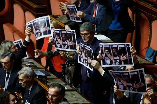 Il Pd mostra in Senato foto di persone torturate in Libia