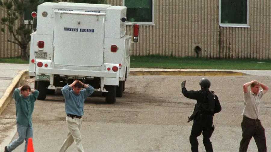Tra estremismo nichilista e il mito di Columbine: la globalizzazione delle sparatorie nelle scuole