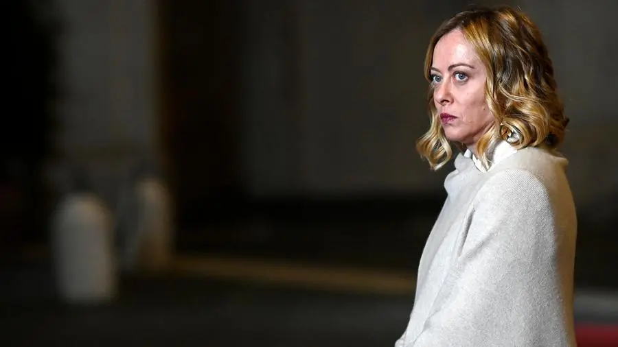 Meloni toglie 370 milioni all’aerospazio. A Palazzo Chigi è record di stipendi