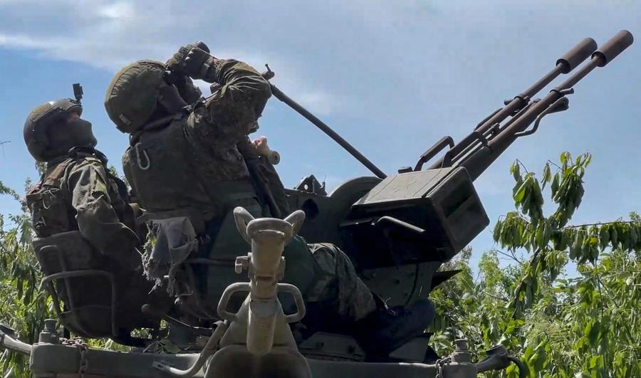 Droni russi autonomi con tecnologia Usa uccidono civili in Ucraina, esplosione vicino a distributore di benzina