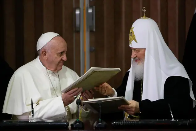 Papa Francesco con il patriarca di Mosca Kirill / Foto Ap