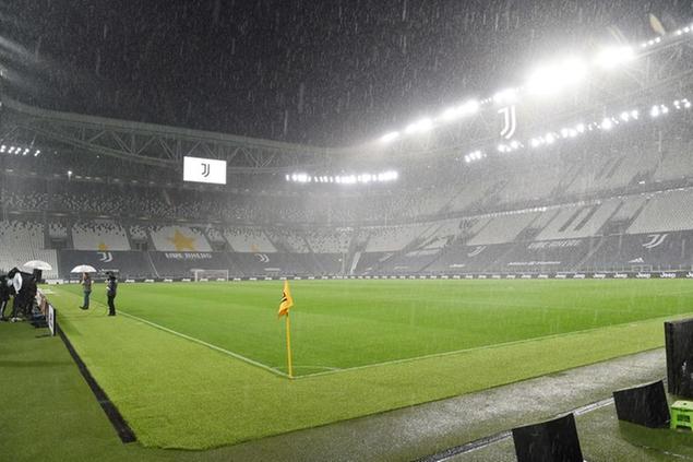 Lo stadio regolarmente aperto per la partita fra Juventus e Napoli, ma senza il Napoli (Foto LaPresse)