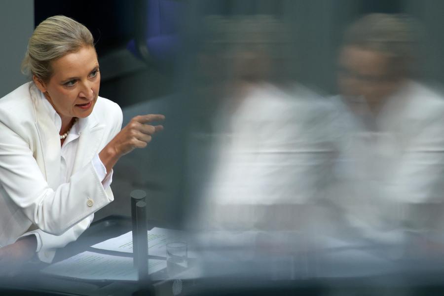 Leader europei costruiscono una realtà immaginaria per mantenere il controllo, allontanando i cittadini