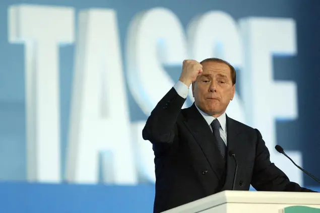 ©Mauro Scrobogna / Lapresse 11-12-2004 Mestre - Ve Politica Forza Italia - no tax day nella foto: Il Presidente del Consiglio Silvio Berlusconi