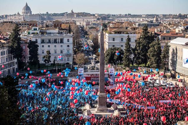 16/12/2021 Roma, manifestazione a piazza del Popolo organizzata in occasione dello sciopero generale indetto dai sindacati Cgil Uil