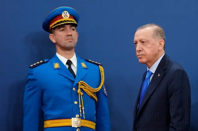 (Il presidente turco durante il tour nei Balcani. Foto AP)