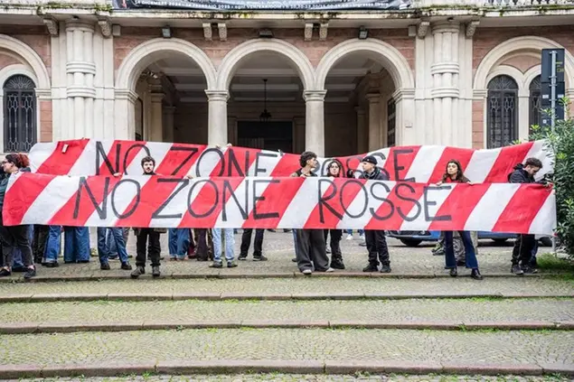 Foto dalla pagina Facebook di Pedro Centro Sociale Occupato