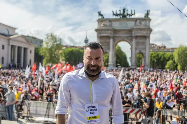 08/05/2020 Milano, Manifestazione a favore del DDL ZAN organizzata dai Sentinelli all Arco della Pace; nella foto Alessandro ZAN