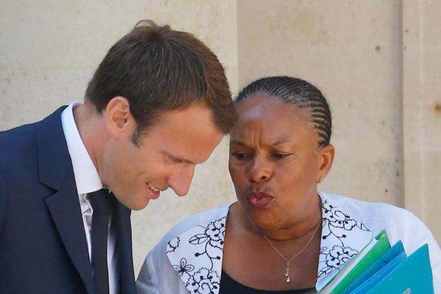 French Economy and Industry Minister Emmanuel Macron, left, talks to French Justice Minister Christiane Taubira after the weekly cabinet meeting at the Elysee Palace in Paris, Wednesday Aug. 19, 2015. (AP Photo/Jacques Brinon)