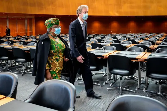 (Ngozi Okonjo-Iweala, a sinistra, è a capo della Wto. Foto LaPresse)