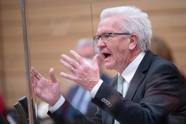 03 February 2021, Baden-Wuerttemberg, Stuttgart: Winfried Kretschmann (B'ndnis 90/Die Gr'nen), Minister President of Baden-W'rttemberg, speaks during the 142nd session of the 16th state parliament of Baden-W'rttemberg. Among other things, a report by the Ministry of Education and Cultural Affairs on the \\\"L'nder agreement on the common basic structure of the school system\\\" is discussed. Photo by: Sebastian Gollnow/picture-alliance/dpa/AP Images