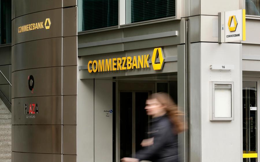 Unicredit lancia l’ops su Commerz, Orcel: «Non supereremo di molto il 30 per cento»