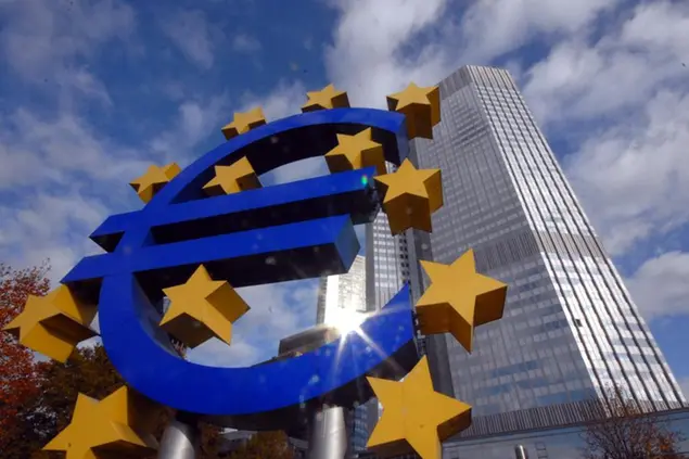 The euro sign is seen in front of the European Central Bank, ECB, in Frankfurt, central Germany, Tuesday, Nov. 6, 2007. The euro reached yet another record high against the dollar Tuesday, keeping up its rise amid expectations of more interest rate cuts in the United States. (AP Photo/Bernd Kammerer)