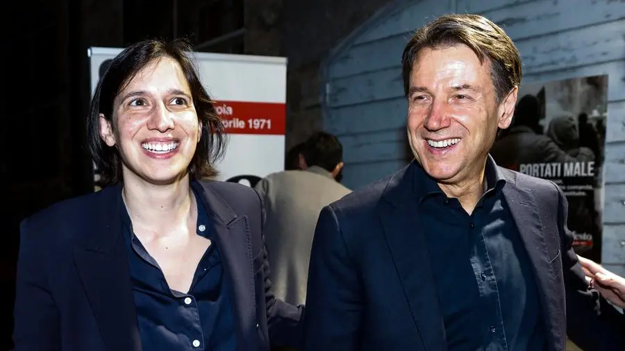 Giuseppe Conte in un contesto politico con Elly Schlein e primarie, con tensioni interne al M5S