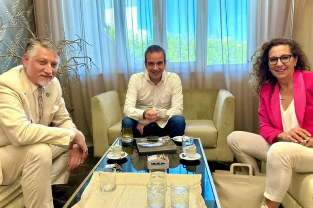 Il presidente dimissionario della Calabria Roberto Occhiuto insieme al ministro della Cultura Alessandro Giuli e alla sottosegretaria alla Giustizia Wanda Ferro