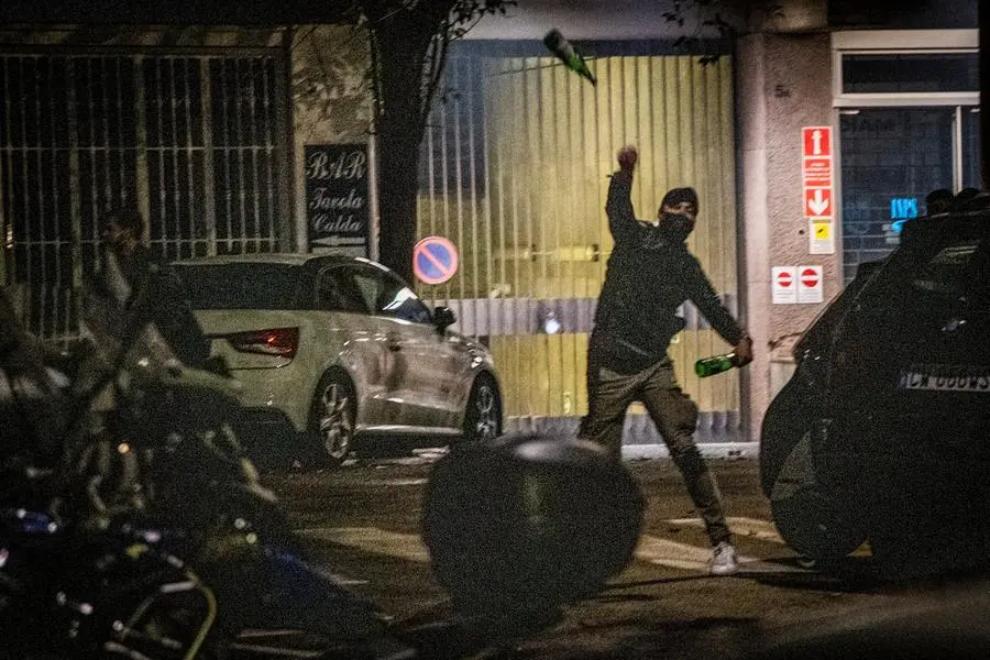 25/10/2020 Roma, Forza Nuova in piazza contro il coprifuoco, scontri con la polizia.