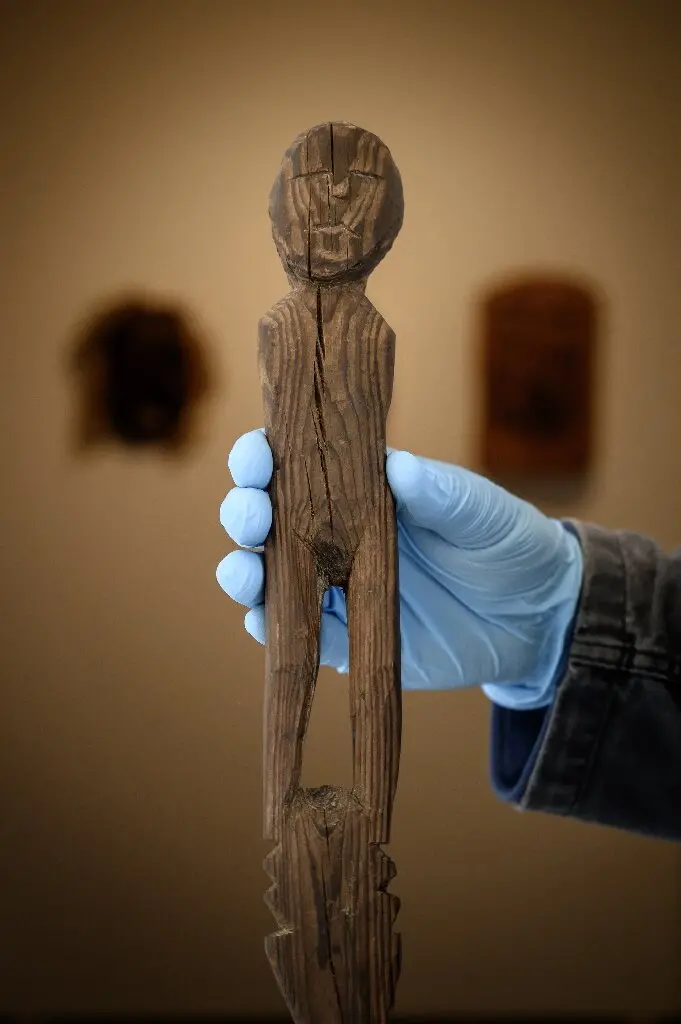 Un manufatto celtico dell'età del ferro che rappresenta una statuetta a forma umana scoperta alla base del ghiacciaio dell'Arolla