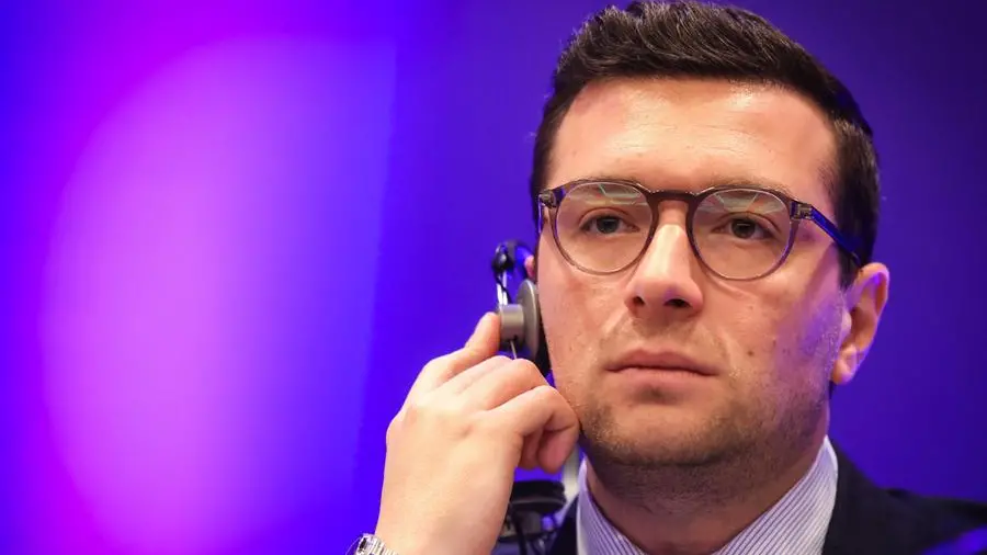 Così Bardella si apre la via per l’Eliseo: cene coi tycoon, segnali a Merz. E la strategia di Meloni