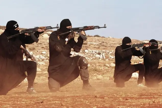 19/11/2015 Raqqa, addestramento militare dei militanti del Califfato, ISIS