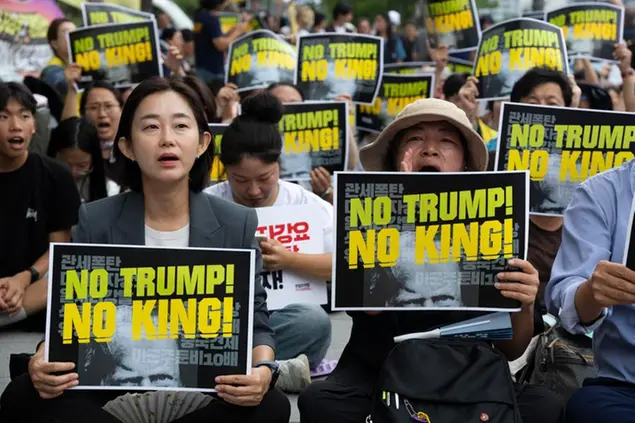 Una protesta a Seul, in Corea del Sud, contro Donald Trump