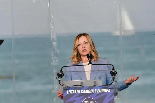 Giorgia Meloni nel corso del suo intervento alla convention di Fratelli d’Italia a Pescara, 28 aprile 2024 ANSA/ Claudio Lattanzio