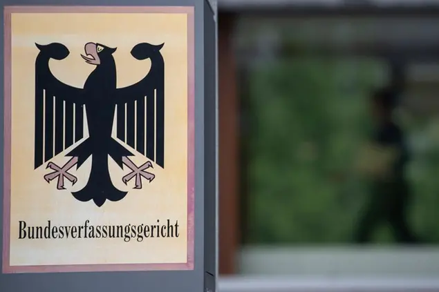 05 May 2020, Baden-Wuerttemberg, Karlsruhe: A sign with the federal eagle and the stroke \\\"Bundesverfassungsgericht\\\" is in front of the court. Photo by: Sebastian Gollnow/picture-alliance/dpa/AP Images