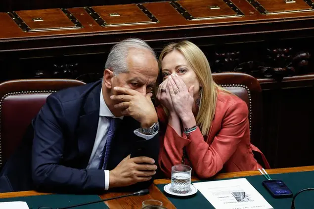 Il ministro dell'Interno Matteo Piantedosi e la presidente del Consiglio Giorgia Meloni