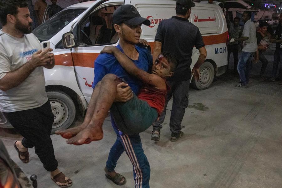 Crolla un palazzo a Gaza, è strage di bambini: l’Idf uccide anche quando non bombarda