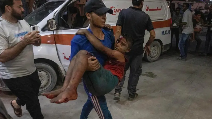 Crolla un palazzo a Gaza, è strage di bambini: l’Idf uccide anche quando non bombarda