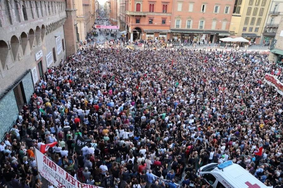 La piazza e l’orgoglio, la destra usa Bologna per attaccare il Pd