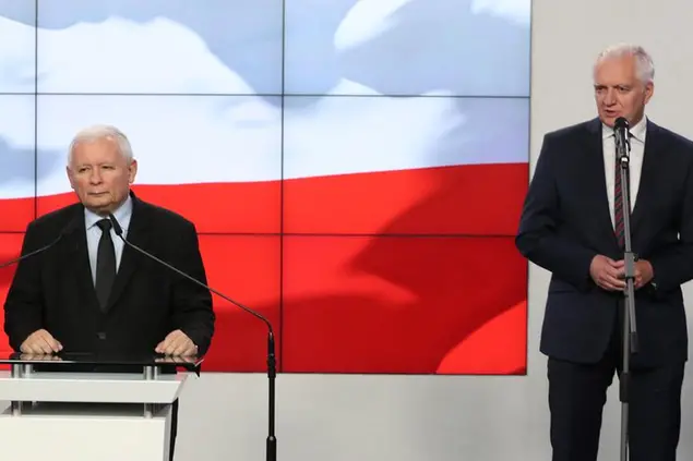 (I protagonisti dello scontro, Jaroslaw Kaczynski e Jaroslaw Gowin. Foto AP)