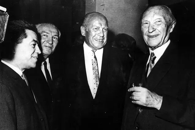 Oscar Schindler (1908-1978) con Moshe Bejski, and Konrad Adenauer (West German chancellor). Foto AGF
