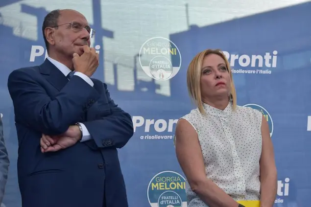 Giorgia Meloni con Renato Schifani durante la campagna elettorale del 2022 (LaPresse)