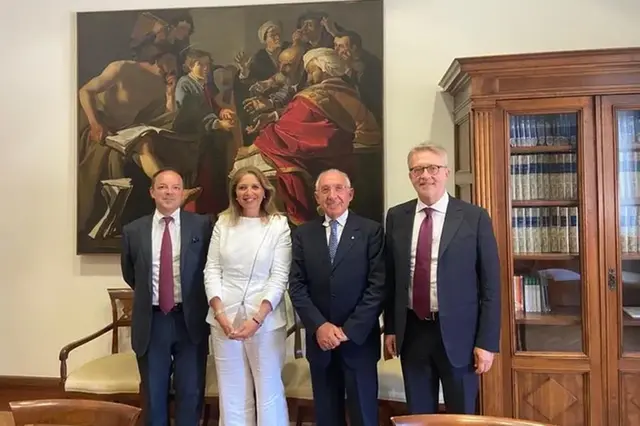 Case, auto e spese pazze: il Garante sotto inchiesta. I pm: «Offesa al decoro»