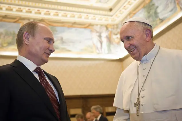 25/11/2013 Citta' del Vaticano, papa Francesco riceve in udienza il Presidente della Russia Vladimir Putin