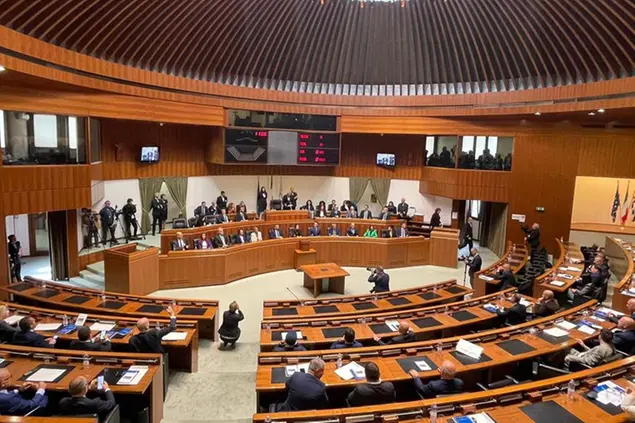 Una seduta del Consiglio regionale della Sardegna (Ansa)