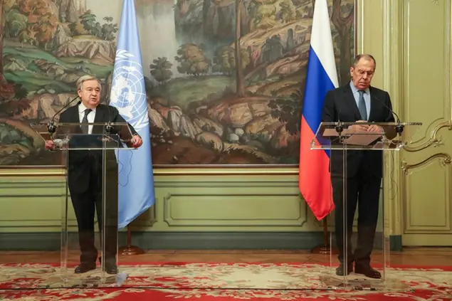 Russian Foreign Minister Sergey Lavrov, right, and U.N. Secretary-General Antonio Guterres attend a news conference during their meeting in Moscow, Russia, Tuesday, April 26, 2022. (Maxim Shipenkov/Pool Photo via AP)