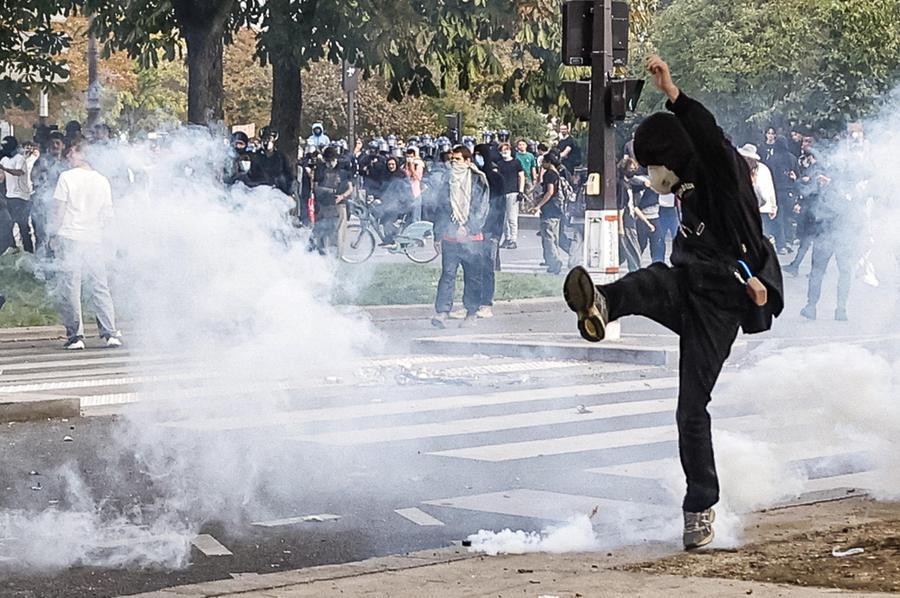In Francia dopo gli scontri anche le università sulle barricate